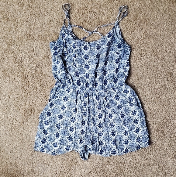 4/$10 H&M Blue and White Paisley Romper - Picture 1 of 2